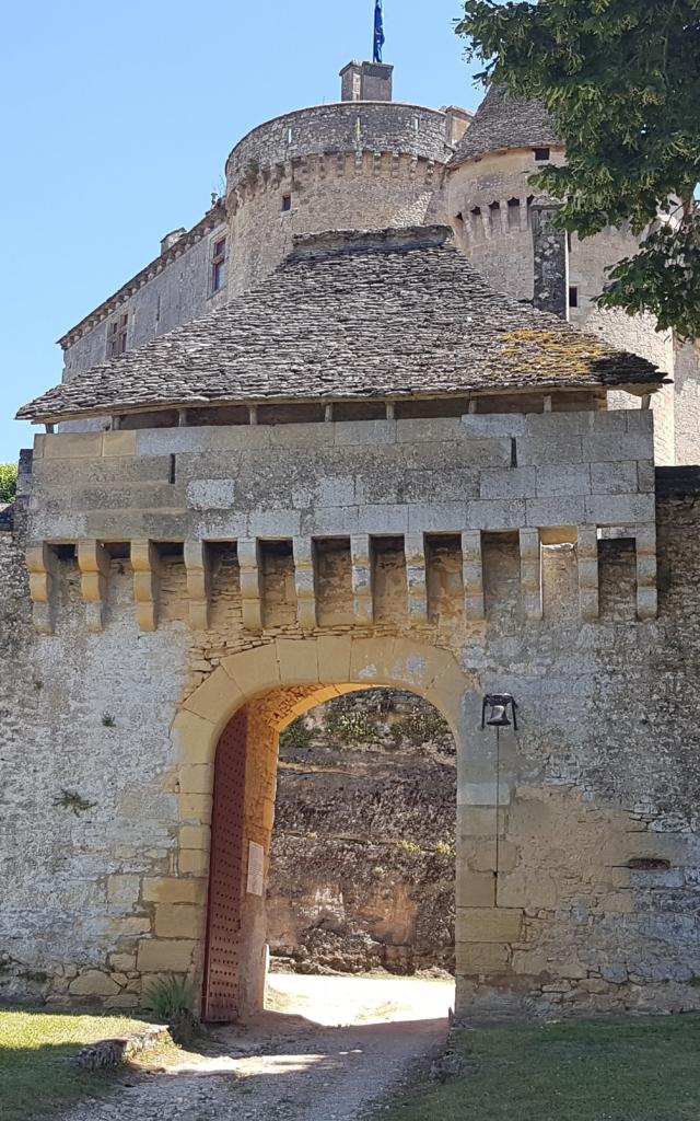 1er châtelet du XVIème, entrée du Château de Fénelon