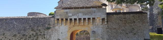 1er châtelet du XVIème, entrée du Château de Fénelon