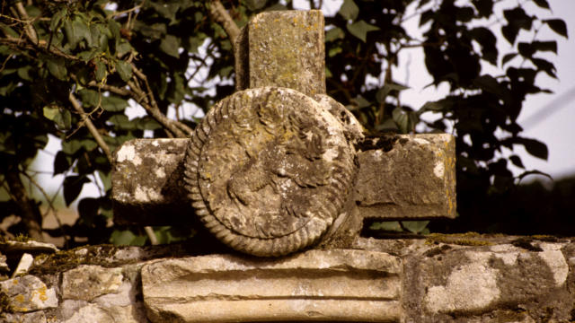 Croix ornée - Saint-Genies