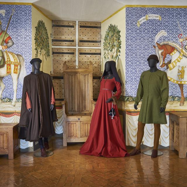 Chateau Castelnaud Costumes