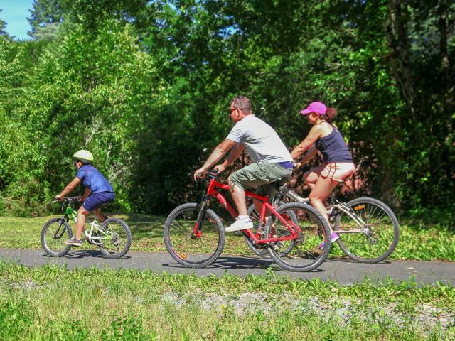 Vélo route, voie verte vallée de la Dordogne